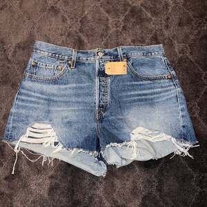 Levi's 501 Denim Shorts Womens 33 distressed High Rise buttonfly